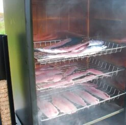 Bradley Digital Smoker 6-Rack / Elektro Räucherofen -Grillen im Freien 13237 Bradley Smoker Fisch roh