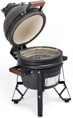 The Bastard Keramikgrill Urban Small - Schwarz Matt - Modell 2023 -Grillen im Freien Bastard Keramikgrill Urban Small Deckel offen Seitlich