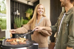 COZZE Plancha 600 / Plancha Grill Mit 2 Gusseisen Grillplatten -Grillen im Freien COZZE Plancha 600 Lifestyle