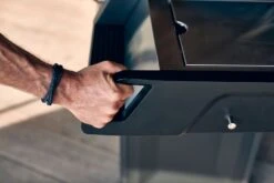 Enders Gasgrill Monroe Pro 4 SIK Turbo -Grillen im Freien Enders Gasgrill Monroe Pro 4 SIK Turbo Griff