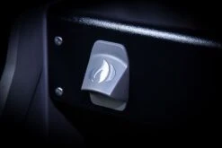 Napoleon Rogue SE 525 Gasgrill - All-black - Mit Sizzle Zone Und Heckbrenner - Grillfürst Edition Inkl. Grill Control Und Zubehörpaket - Smart Deal - Modell 2022 -Grillen im Freien Flaschenoeffner all black