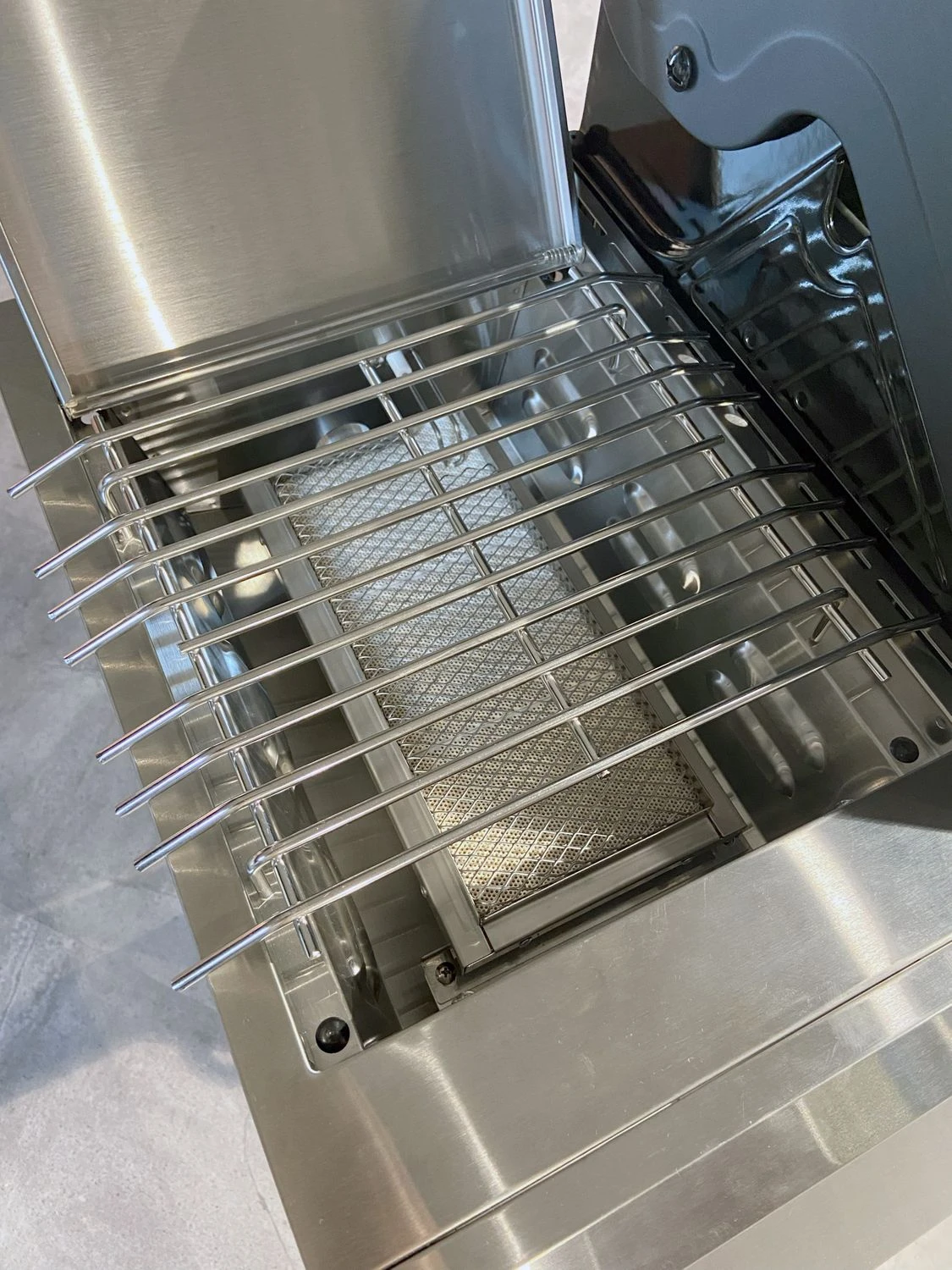 Grillfürst G520E 5-Brenner Gasgrill Mit Hochtemperaturbrenner, Heckbrenner Und Edelstahl Rosten - X-DEAL Inkl. Zubehörpaket 10 Grillfürst G520E 5-Brenner Gasgrill Mit Hochtemperaturbrenner, Heckbrenner Und Edelstahl Rosten - X-DEAL Inkl. Zubehörpaket – Bild 8