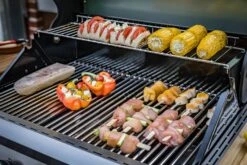 Grillfürst G510G 5-Brenner Gasgrill Mit Hochtemperaturbrenner Und Gusseisen Rosten - Feuerwehr Edition -Grillen im Freien Grillfuerst Gasgrill G410E Grillflaeche