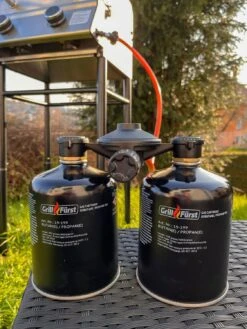 Grillfürst Kombi Kartuschen-Druckregler 50 Mbar - Für Den Anschluss Von 2 Gaskartuschen -Grillen im Freien Grillfuerst Kombi Kartuschen Druckregler Kompaktgrill