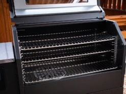 Grillfürst Pelletgrill / Pelletsmoker S280 -Grillen im Freien Grillfuerst Pelletgrill Garraum geoeffnet