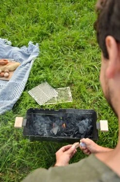 Knister Grill Original - Ausziehbarer Holzkohle Kompaktgrill -Grillen im Freien Knister auf der Wiese