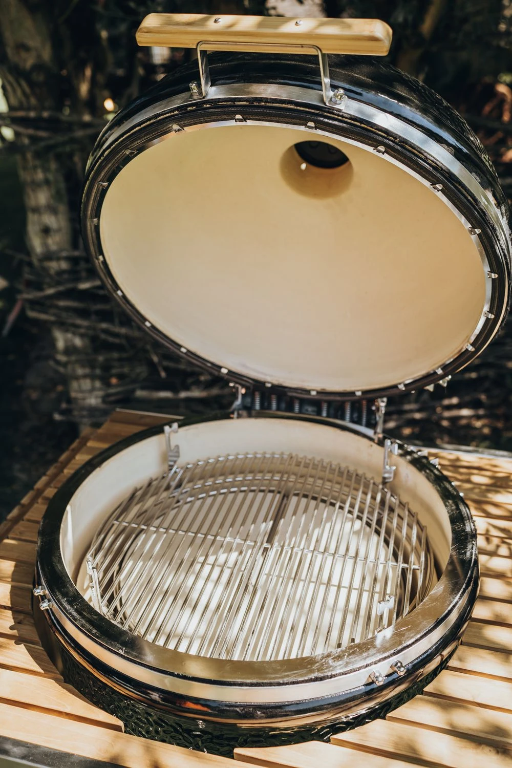 Monolith Grill LeCHEF BBQ GURU - PRO-Serie 2.0 Schwarz - MIT Gestell Und Seitentischen - Inkl. UltraQ Controller Set 8 Monolith Grill LeCHEF BBQ GURU - PRO-Serie 2.0 Schwarz - MIT Gestell Und Seitentischen - Inkl. UltraQ Controller Set – Bild 6