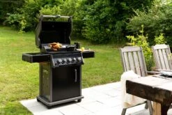 Napoleon Rogue 425 Gasgrill - All Black - Mit Seitenbrenner - Hero Modell 2023 Mit Heckbrenner Inkl. Drehspieß, Abdeckhaube Und Grillplatte 40 Napoleon Rogue 425 Gasgrill - All Black - Mit Seitenbrenner - Hero Modell 2023 Mit Heckbrenner Inkl. Drehspieß, Abdeckhaube Und Grillplatte -Grillen im Freien Napoleon Gasgrill Rogue 425 Hero Lifestyle Drehspiess