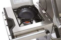 Napoleon Prestige Pro 825-3 Edelstahl Gasgrill Inkl. Drehspieß Und Bodenbeleuchtung + Gratis Napoleon TravelQ PRO285 Kompakt Gasgrill -Grillen im Freien Napoleon Prestige Pro 825 Seitenbrenner Gemuesekorb