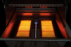 Napoleon Prestige Pro 825-3 Edelstahl Gasgrill Inkl. Drehspieß Und Bodenbeleuchtung + Gratis Napoleon TravelQ PRO285 Kompakt Gasgrill -Grillen im Freien Napoleon Prestige Pro 825 sizzle zone