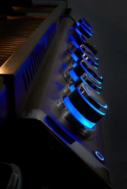 Napoleon Prestige Pro 665-3 Edelstahl Gasgrill, Erdgas Inkl. Drehspieß - Modell 2023 -Grillen im Freien Napoleon Prestige Pro beleuchtere Drehregler blau 1