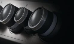 Napoleon Rogue SE 425 Edelstahl Gasgrill Mit Sizzle Zone Und Heckbrenner - Modell 2023 -Grillen im Freien Napoleon Rogue SE Drehknoepfe