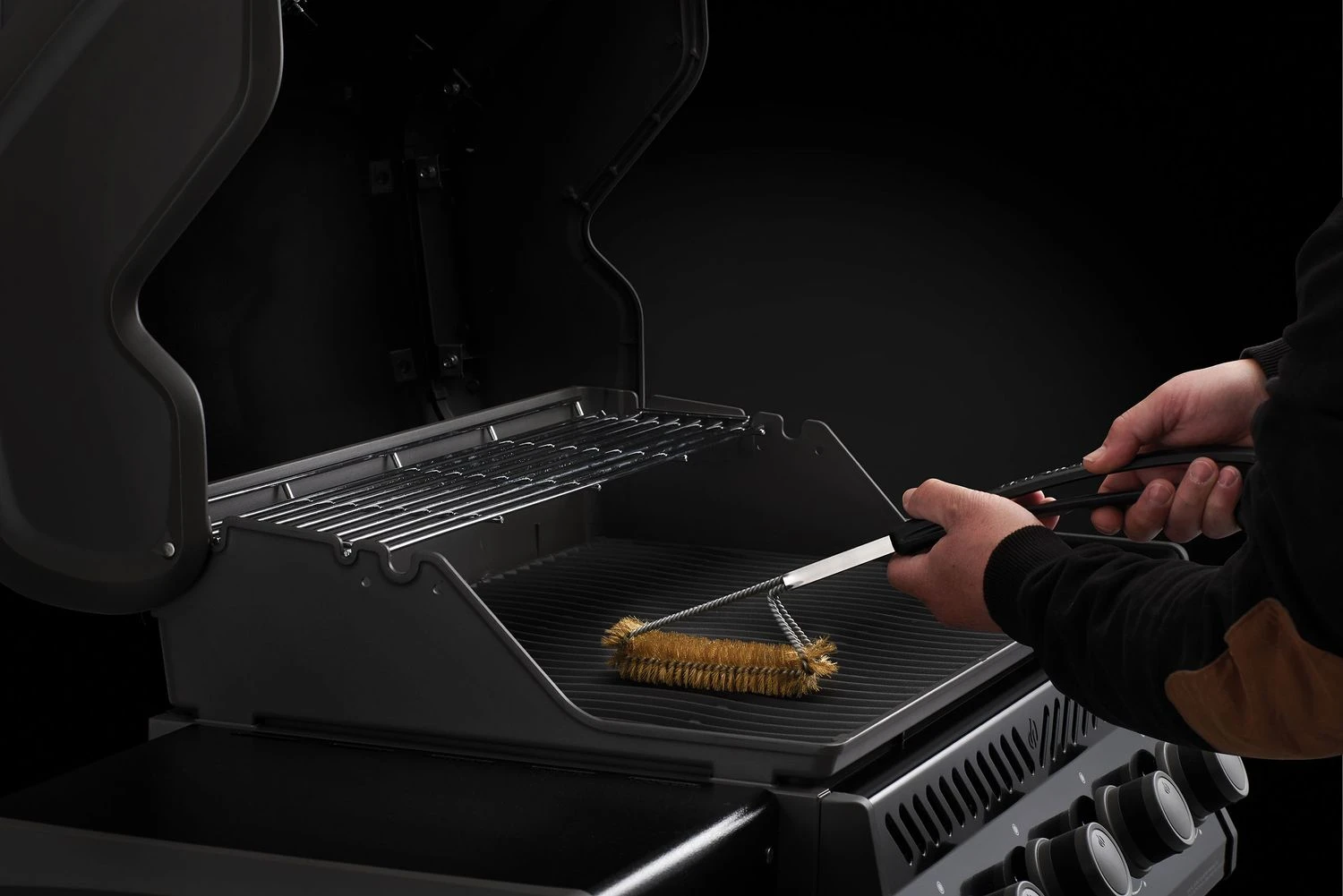 Napoleon Messing Grillbürste Dreireihig 4 Napoleon Messing Grillbürste Dreireihig – Bild 2