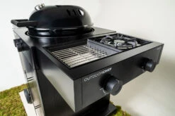 Outdoorchef Gas Kugelgrill Arosa 570 G Evo Black Style - Inkl. Blazing-/Cooking Zone Kit Plus Und Plancha -Grillen im Freien Outdoorchef Arosa 570 G Evo Gas Kugelgrill
