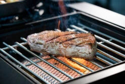 Outdoorchef Gas Kugelgrill Arosa 570 G Evo Black Style - Inkl. Blazing-/Cooking Zone Kit Plus Und Plancha -Grillen im Freien Outdoorchef Blazing Zone Arosa Nachruesten