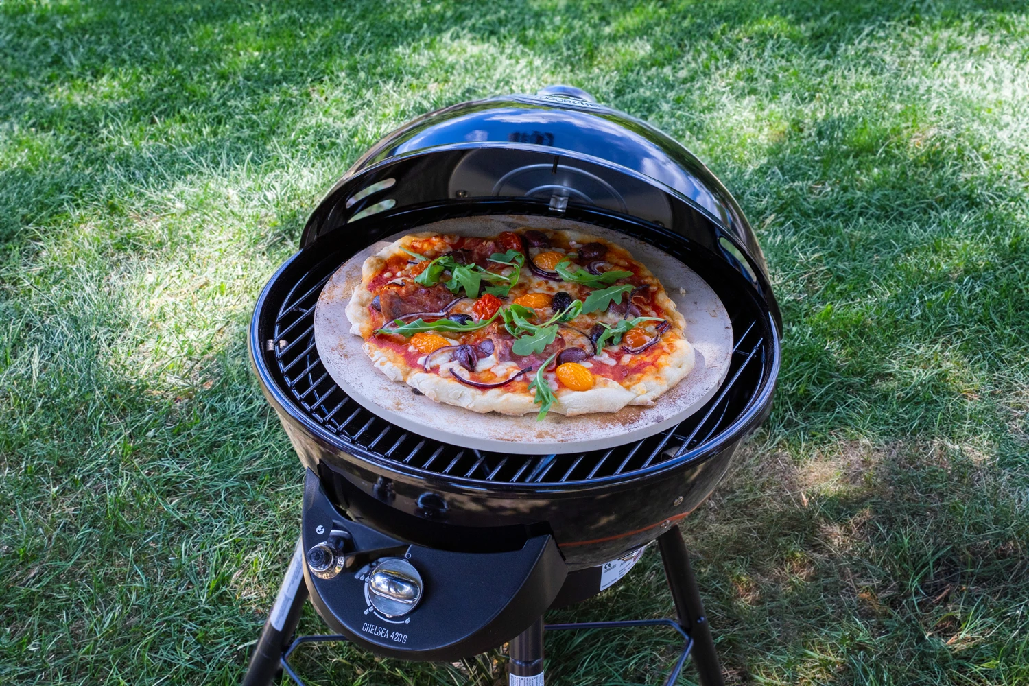 Outdoorchef Gas Kugelgrill Chelsea 420 G Pizzaofen - Pizza Chef Inkl. Grillfürst Pizzastein, Pizzaheber Und Pizzaschneider 5 Outdoorchef Gas Kugelgrill Chelsea 420 G Pizzaofen - Pizza Chef Inkl. Grillfürst Pizzastein, Pizzaheber Und Pizzaschneider – Bild 3