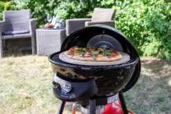 Outdoorchef Gas Kugelgrill Chelsea 420 G Pizzaofen - Pizza Chef Inkl. Grillfürst Pizzastein -Grillen im Freien Outdoorchef Gas Kugelgrill Chelsea 420 G Pizza Chef Set