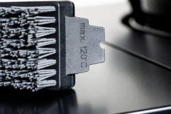 Outdoorchef Grillbürste Mit Nylonborsten Groß, 44,5 Cm -Grillen im Freien Outdoorchef Grillbuerste Nylonborsten Detail Buerstenkopf 1