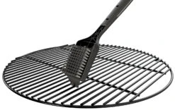 Outdoorchef Grillbürste Mit Nylonborsten Groß, 44,5 Cm -Grillen im Freien Outdoorchef Grillbuerste Nylonborsten gross Anwendung02