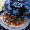 Outdoorchef Gas Kugelgrill Chelsea 420 G Pizzaofen - Pizza Chef Inkl. Grillfürst Pizzastein, Pizzaheber Und Pizzaschneider -Grillen im Freien Outdoorchef Pizzaofen Chelsea 420 G Pizzastein 1