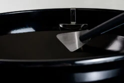 Outdoorchef Trichter Reinigungsset Für EASY FLIP Trichter 14 Outdoorchef Trichter Reinigungsset Für EASY FLIP Trichter -Grillen im Freien Outdoorchef Trichter Schaber Anwendung02 1