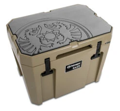 Petromax Haft-Auflage Für Kühlbox Kx25 Grau Mit Drachenemblem -Grillen im Freien Petromax kx25 padg d Haft Auflage Kuehlbox kx25 sand grau Drachen 3 1624970466