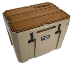 Petromax Kühlbox 50 Liter Sand - Inkl. Sitzkissen, Haft-Unterlage Und Einsatzkorb -Grillen im Freien Petromax kx50 padw l Haft Auflage Kuehlbox kx50 sand braun Linien 5 1625043100