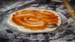 Grillfürst Pizzastein 33 Cm Mit Pizzablech 18 Grillfürst Pizzastein 33 Cm Mit Pizzablech -Grillen im Freien Pizzablech Teig Tomatensauce