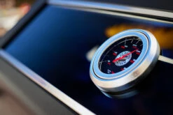 Rösle Videro G4-S VARIO+ Schwarz Gasgrill - FC Bayern Edition -Grillen im Freien Roesle FC Bayern Gasgrill Logo Deckelthermometer