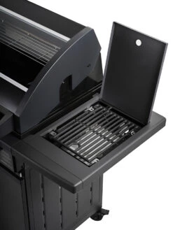 Rösle Gasgrill Magnum PRO G4-S - X-DEAL Inkl. Abdeckhaube Und Gusseisen Grillplatte - Modell 2023 19 Rösle Gasgrill Magnum PRO G4-S - X-DEAL Inkl. Abdeckhaube Und Gusseisen Grillplatte - Modell 2023 -Grillen im Freien Roesle Gagsrill Magnum Pro Prime Zone offen1 1