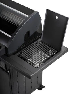 Rösle Gasgrill Magnum PRO G3 - X-DEAL Inkl. Abdeckhaube, Gusseisen Grillplatte Und Drehspieß - Modell 2023 18 Rösle Gasgrill Magnum PRO G3 - X-DEAL Inkl. Abdeckhaube, Gusseisen Grillplatte Und Drehspieß - Modell 2023 -Grillen im Freien Roesle Gagsrill Magnum Pro Prime Zone offen2