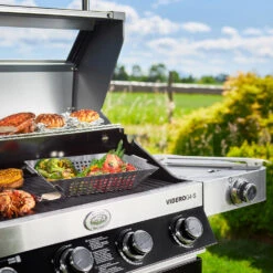 Rösle Gasgrill Videro G4-S VARIO+ Schwarz - Modell 2023 Inkl. Abdeckhaube 27 Rösle Gasgrill Videro G4-S VARIO+ Schwarz - Modell 2023 Inkl. Abdeckhaube -Grillen im Freien Roesle Gasgrill Videro G4 S Mood Grillflaeche