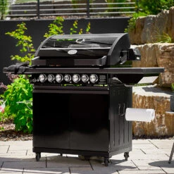 Rösle Gasgrill Magnum PRO G4-S - X-DEAL Inkl. Abdeckhaube Und Gusseisen Grillplatte - Modell 2023 23 Rösle Gasgrill Magnum PRO G4-S - X-DEAL Inkl. Abdeckhaube Und Gusseisen Grillplatte - Modell 2023 -Grillen im Freien Roesle Magnum PRO G4 S Lifestyle