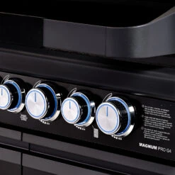 Rösle Gasgrill Magnum PRO G4-S - X-DEAL Inkl. Abdeckhaube Und Gusseisen Grillplatte - Modell 2023 24 Rösle Gasgrill Magnum PRO G4-S - X-DEAL Inkl. Abdeckhaube Und Gusseisen Grillplatte - Modell 2023 -Grillen im Freien Roesle Magnum Pro G4 S Drehregler