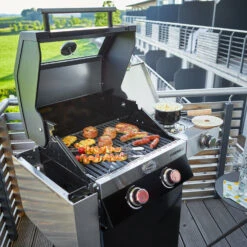 Rösle Gasgrill Videro G2 Schwarz - Modell 2022 Inkl. Abdeckhaube 21 Rösle Gasgrill Videro G2 Schwarz - Modell 2022 Inkl. Abdeckhaube -Grillen im Freien Roesle Videro G2 Gasgrill Station Mood02