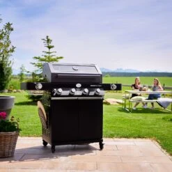 Rösle Gasgrill Videro G4-S Vario+ Nero Schwarz - Modell 2023 - X-DEAL Inkl. Abdeckhaube Und Grillplatte -Grillen im Freien Roesle Videro G4 S Vario NERO matt schwarz Vario Halter 1