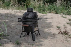 The Bastard Keramikgrill Classic Small - Schwarz Glänzend - Modell 2023 -Grillen im Freien The Bastard Classic Small Kamado Grill Strand